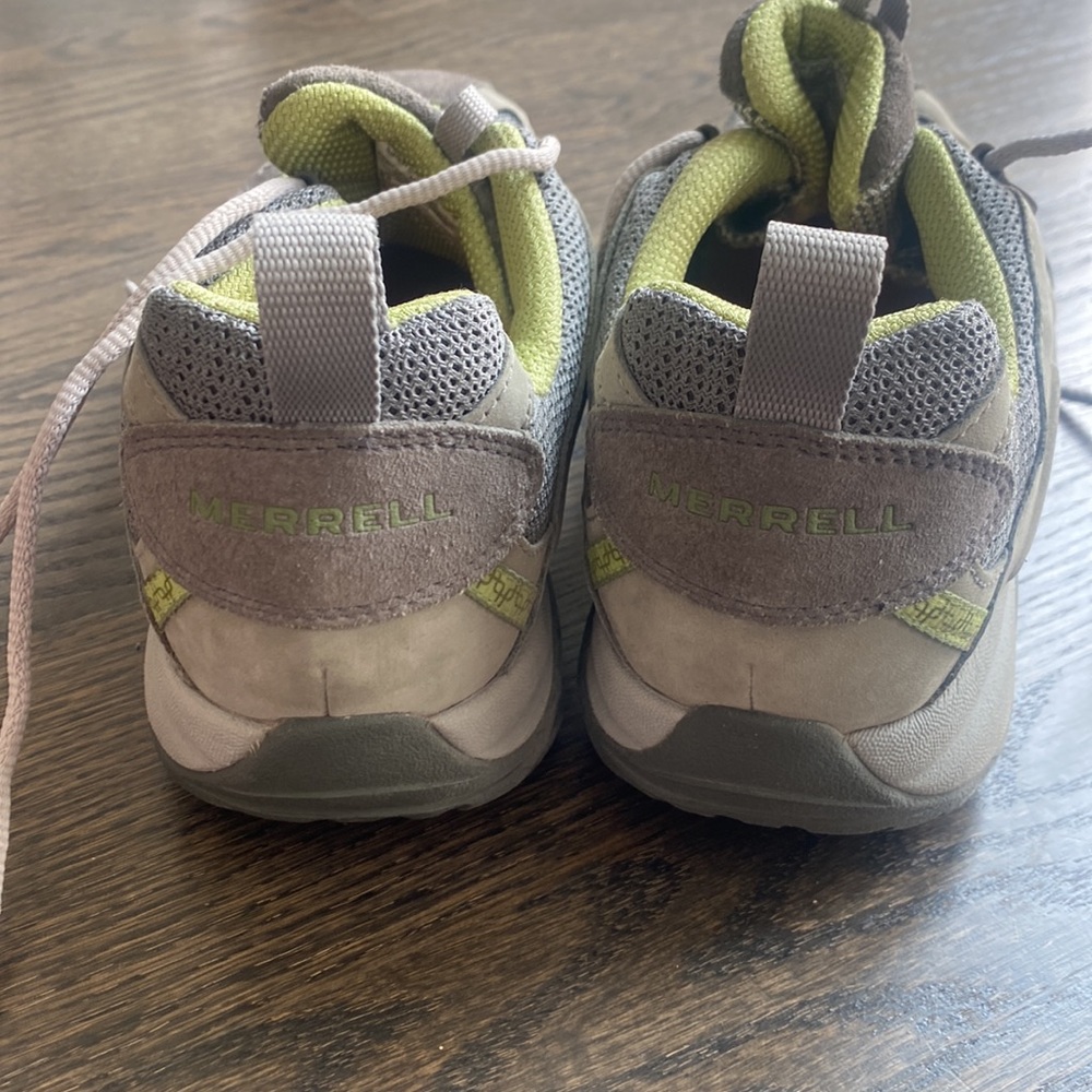 LIKE NEW Merrell hiking shoes - Picture 3 of 5